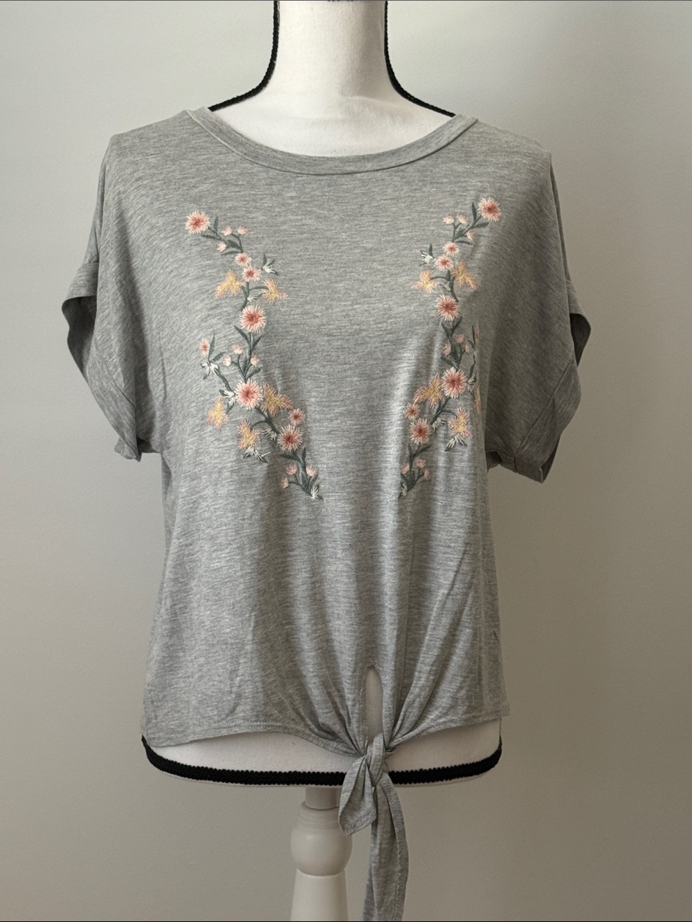 Blue Rain Embroidered Floral Tie-Front Tee - Gray, Size Medium